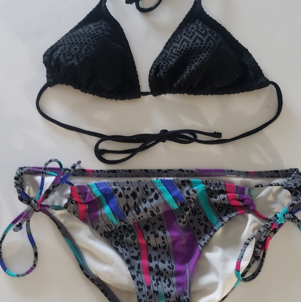 Billabong Bikini Bottom and Unbranded Top Size Small.